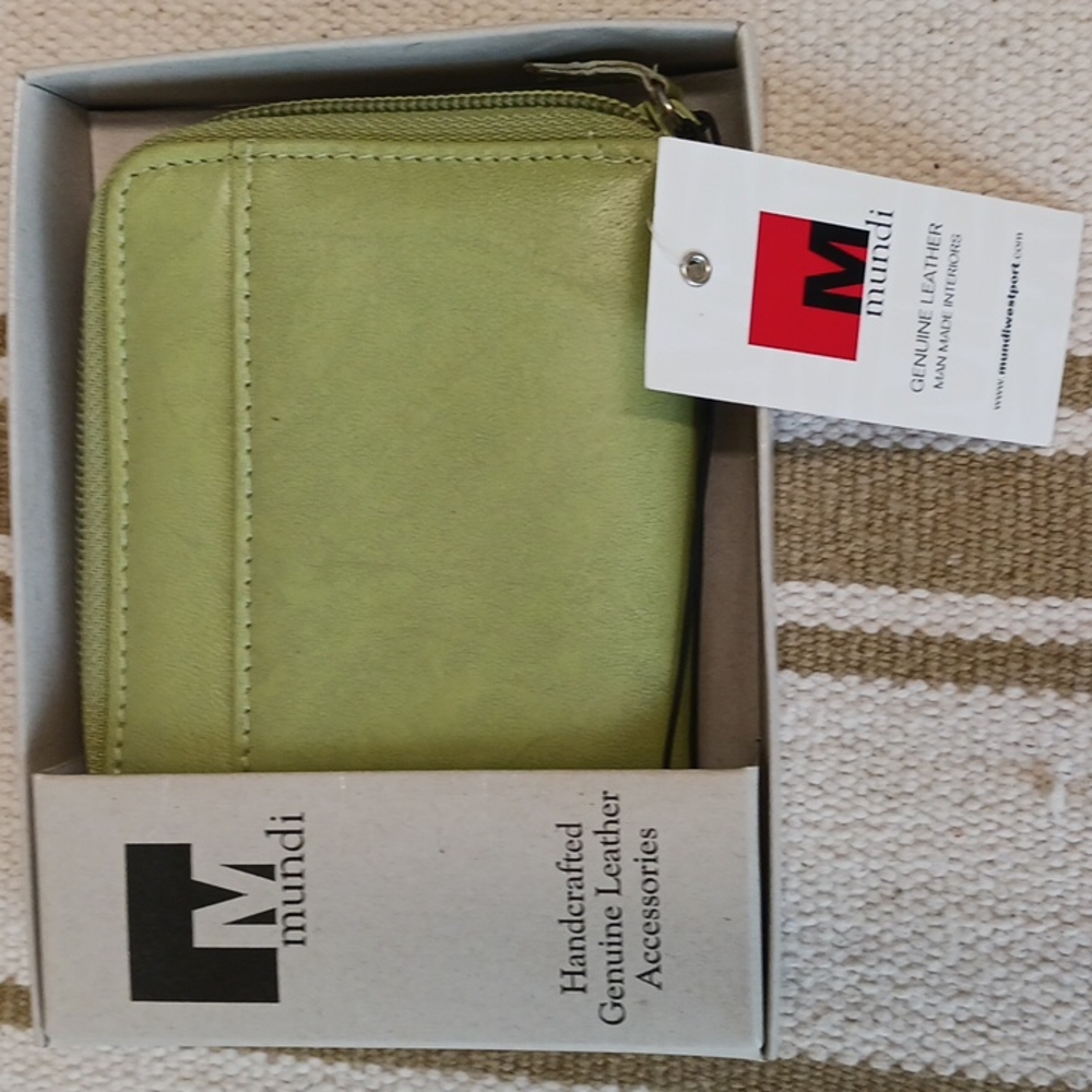 NWT  Mundi Green Leather Wallet